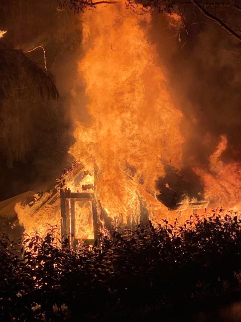 Der Gartenschopf brannte völlig nieder. Foto: Kantonspolizei