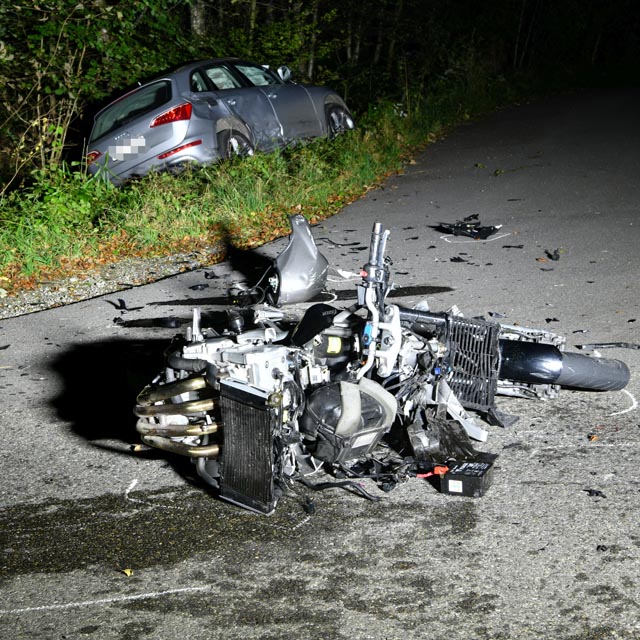 Die Frontalkollision forderte einen Schwerverletzten. Foto: Polizei