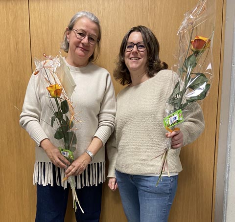 Links die Jubilarin Eliane Ryf, rechts Neumitglied Nathalie Obrist. Foto: zVg