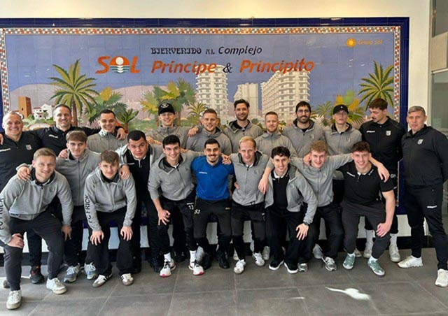 Die Mitglieder des FC Frick 1 im Trainingslager in Malaga. Foto: zVg