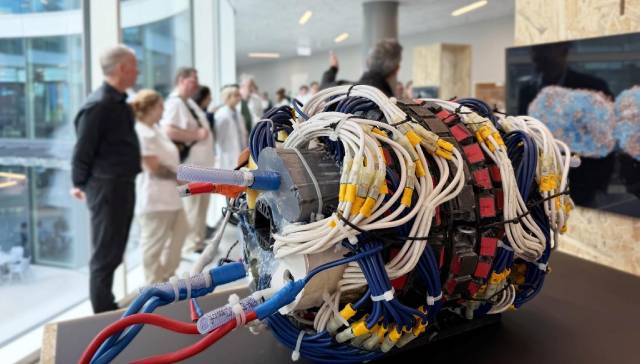 Vernissage im KSB: Die Ausstellung «Engineering the Future of Health» zeigt Artefakte von 14 Pionierprojekten der DeepHealth-Bewegung.