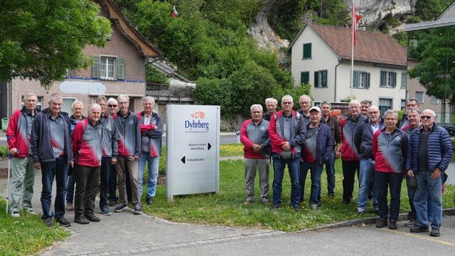 Die Mitglieder des MTV Gipf-Oberfrick besuchten eine Lachsräucherei. Foto: zVg