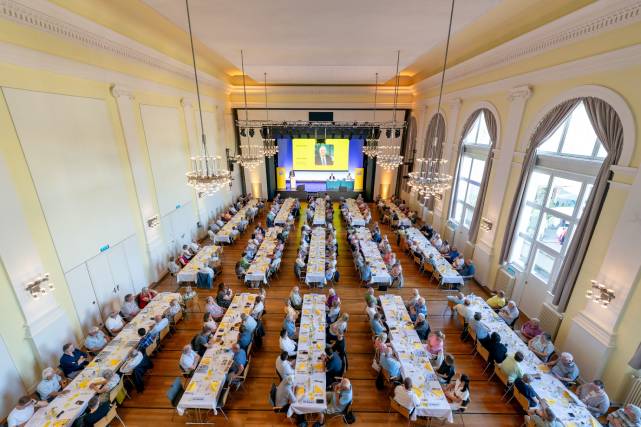 Blick auf den vollen Saal im KUK Aarau