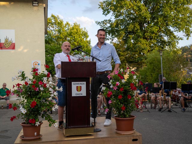 Als Festredner durfte in Eiken Nationalrat Christoph Riner (rechts) begrüsst werden. Foto: zVg