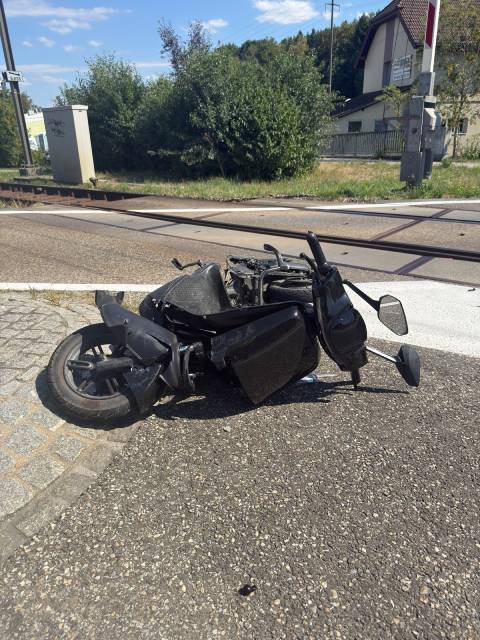 In Kölliken ereignete sich ein Verkehrsunfall, in dessen Folge ein 83-jähriger E-Roller-Lenker noch am Unfallort verstarb.