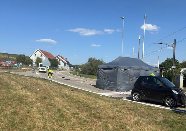 In Kölliken ereignete sich ein Verkehrsunfall, in dessen Folge ein 83-jähriger E-Roller-Lenker noch am Unfallort verstarb.