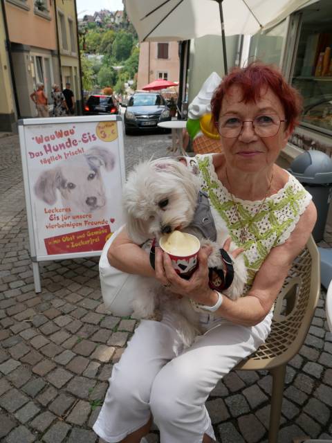 Bonnie kam schnell auf den Geschmack.