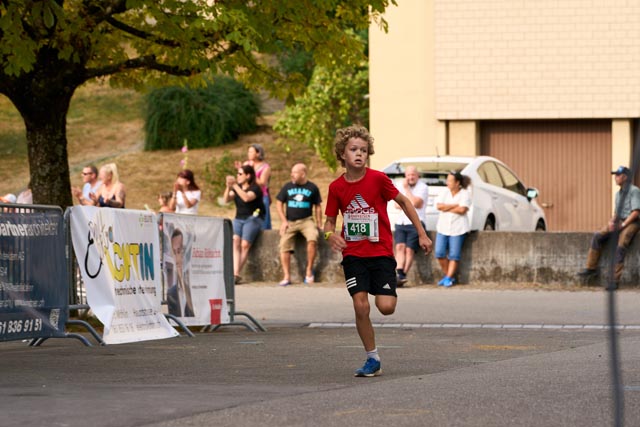 Eindrücke vom Zeininger Halbmarathon. Foto: zVg