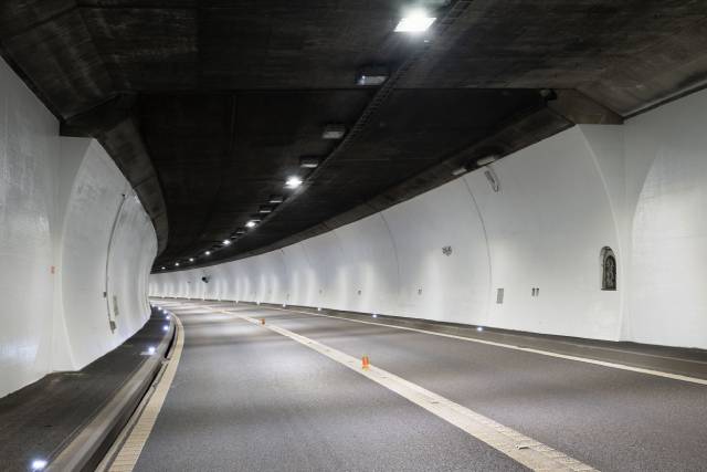 Die Tunnelwand nach der Sanierung