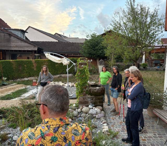 Abendlicher Gartenrundgang. Foto: zVg