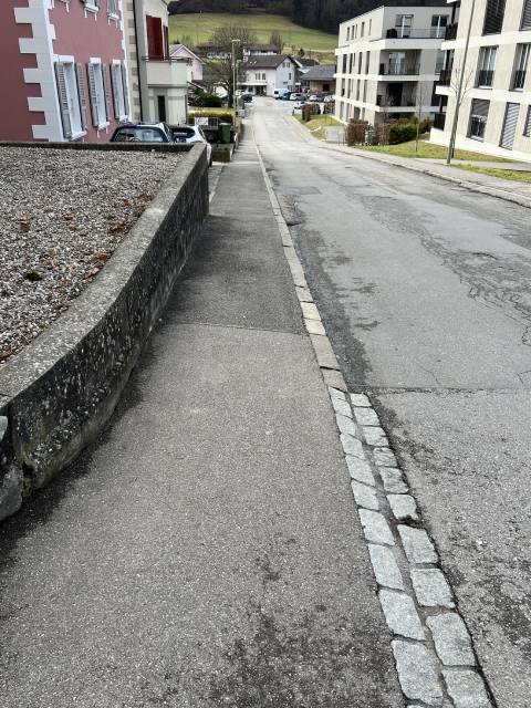 Die Bahnhofstrasse in Läufelfingen wird instandgesetzt.