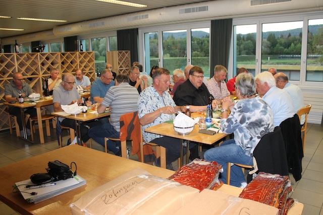 Gaumenschmaus und angeregte Diskussionen. Foto: zVg