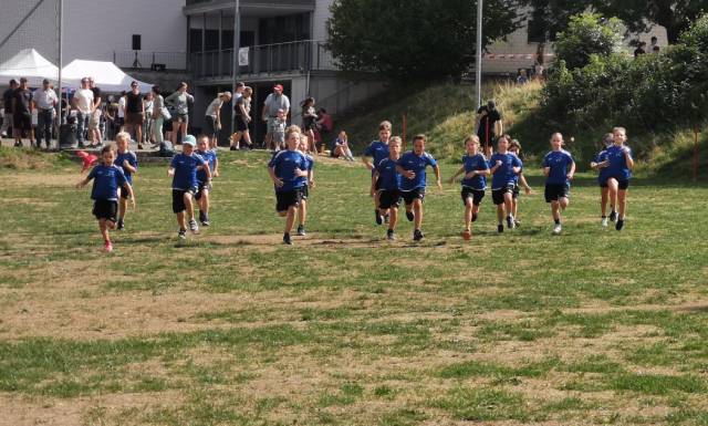 Die kleine Jugi beim 1000-Meter-Lauf
