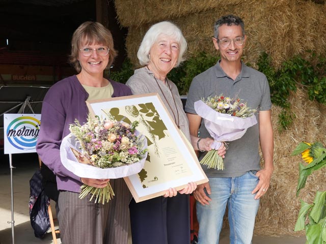 Bettina Aeberli, Dora Meier (Geschäftsführerinnen Posamenter) und Andreas Freuler (Präsident Pro Natura Baselland). Foto: Thomas Zumbrunn, Pro Natura Baselland