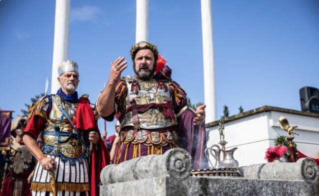 Der Kaiser während der Weihezeremonie