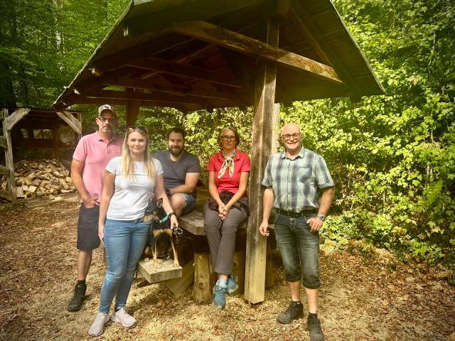 Die SVP Bezirk Rheinfelden bei der Familienwanderung