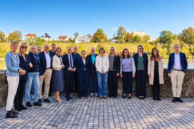 Gruppenfoto Kommission und Referierende sowie Gäste. Foto: zVg