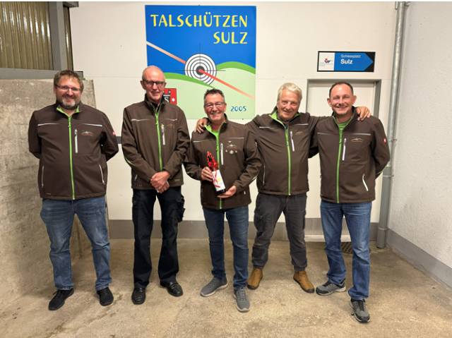 Die glücklichen Sieger der Gesamtwertung, von links: Sven Müller, Gallus Schmid, Toni Weiss, Duno Bergamin und Patric Ehresheim