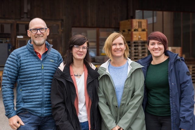 ubiläums-Teamfoto: Stefan Steck, Anina Wunderlin, Zora Zumsteg und Sarah Schweizer (von links) feiern 15 Jahre Steck HR. Ihre Erfahrung aus der Personalvermittlung: Für eine passende Stellenbesetzung braucht es mehr als Stellenprofile und Lebensläufe. Foto: zVg